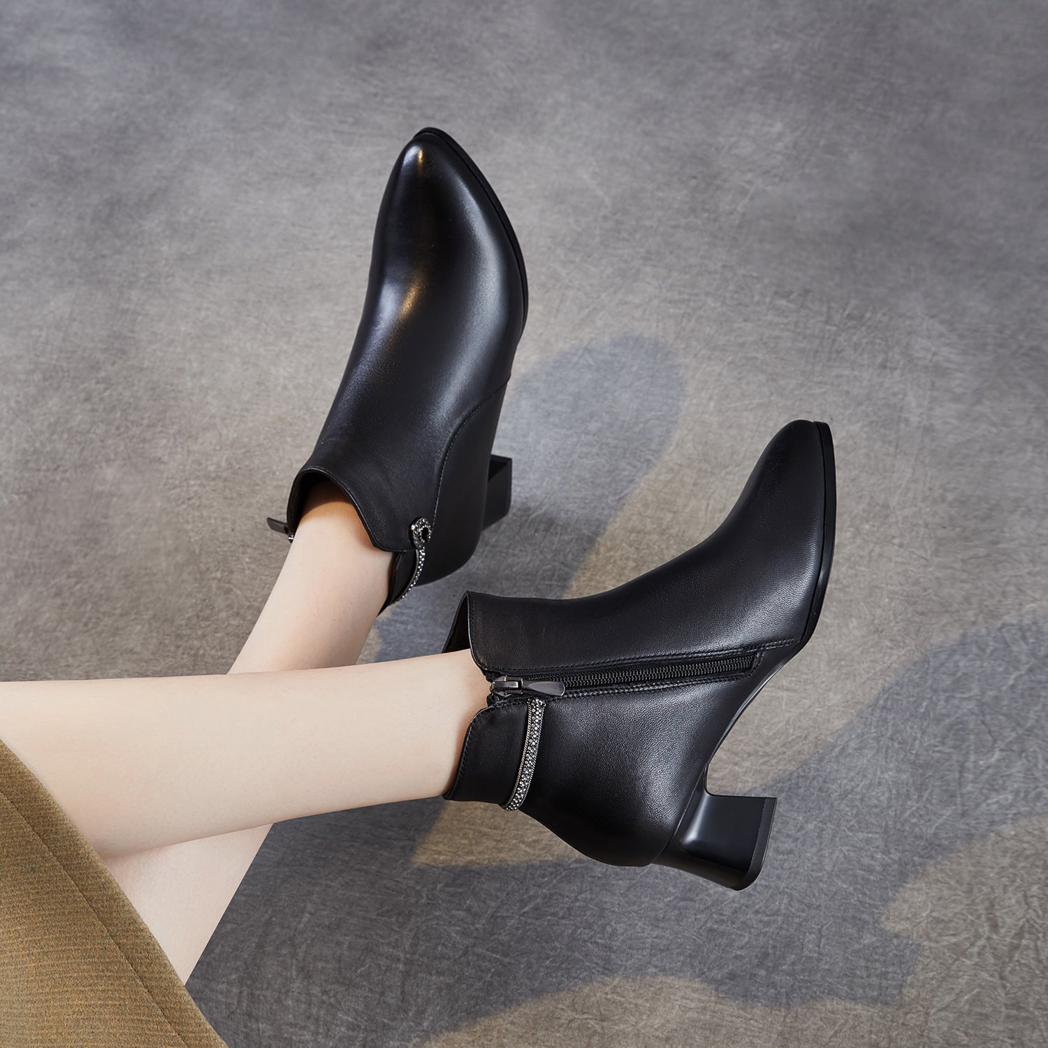 Women's Plain Leather Furred Point-Toe Ankle Boots-RAIIFY