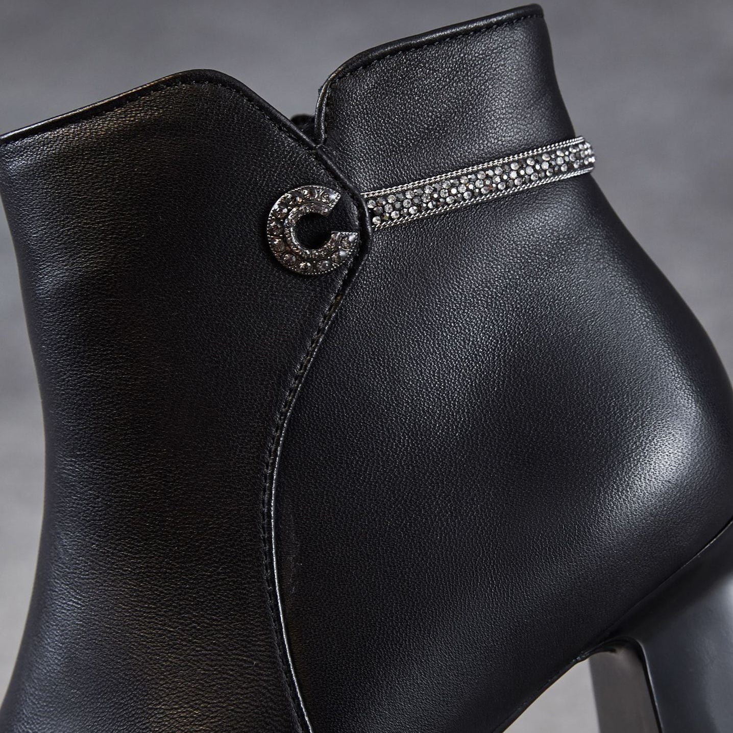 Women's Plain Leather Furred Point-Toe Ankle Boots-RAIIFY