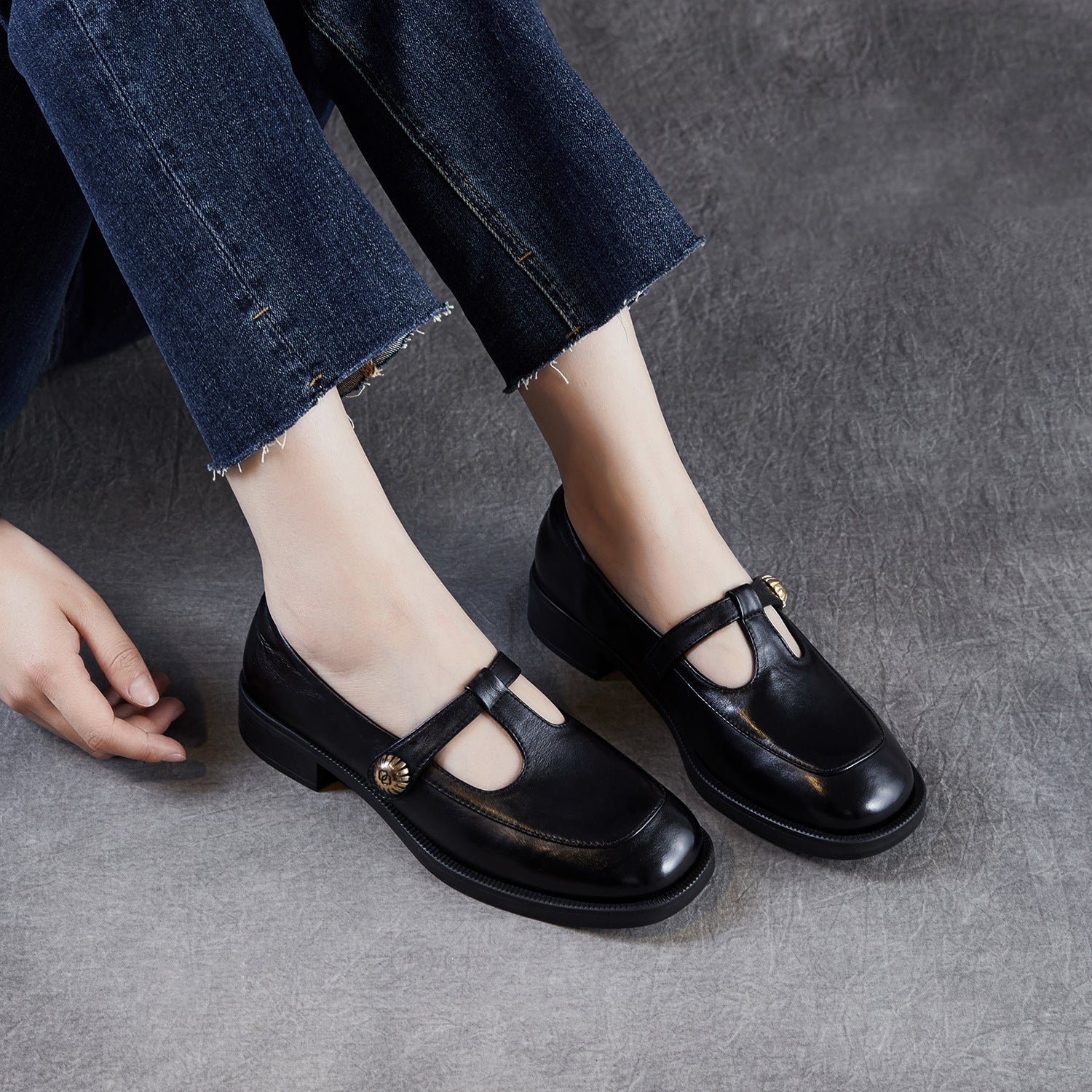 Women's Retro Leather T-Strap Velcro Mary Jane Shoes-RAIIFY