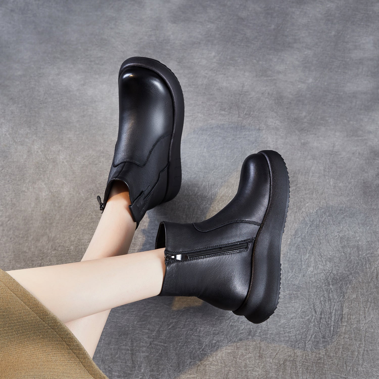 Women's Minimalist Plain Leather Thick Soled Ankle Boots-RAIIFY