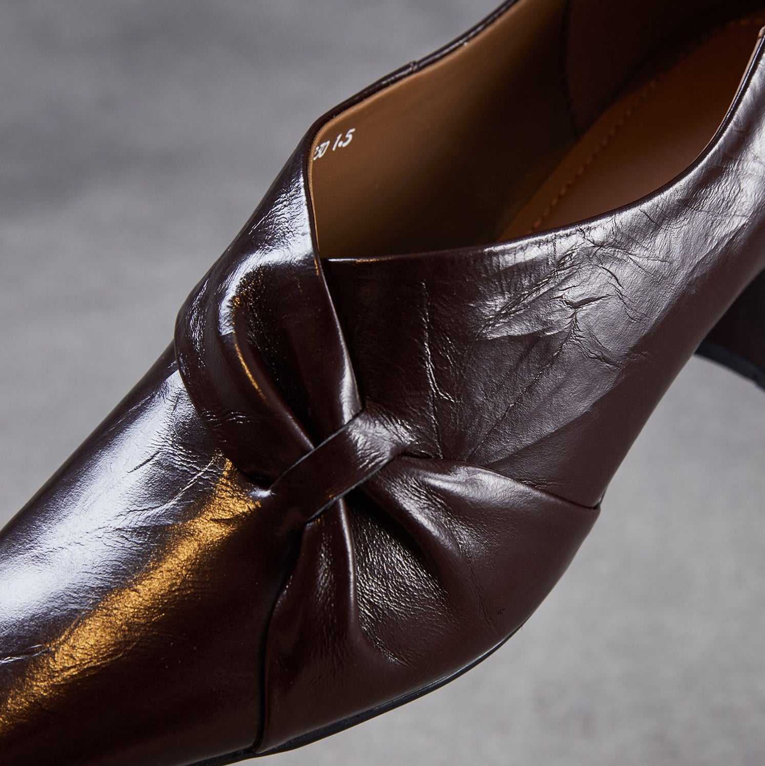 Women's Vintage Leather Point-Toe Block Heel Pumps-RAIIFY