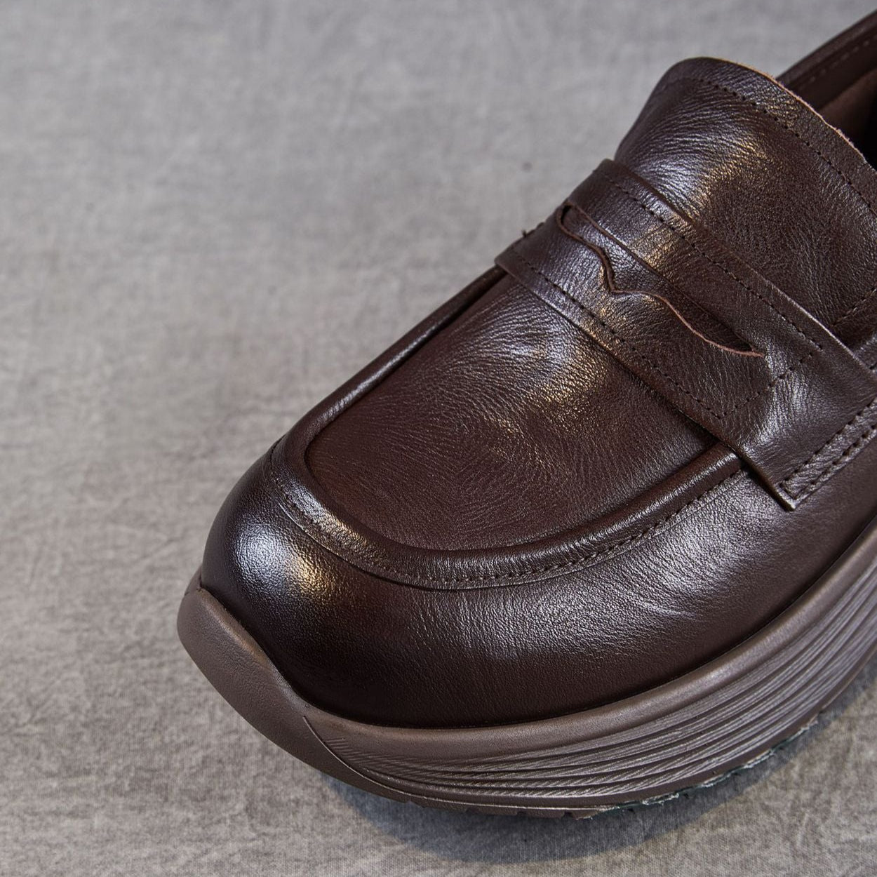 Women's Retro Plain Leather Classic Comfort Loafers-RAIIFY