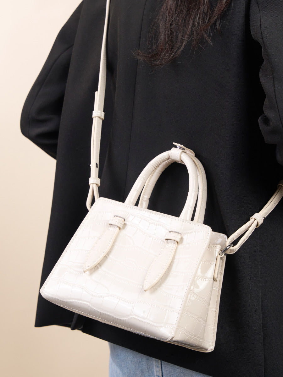 Women Retro Embossed Cowhide Leather Casual Purse-RAIIFY