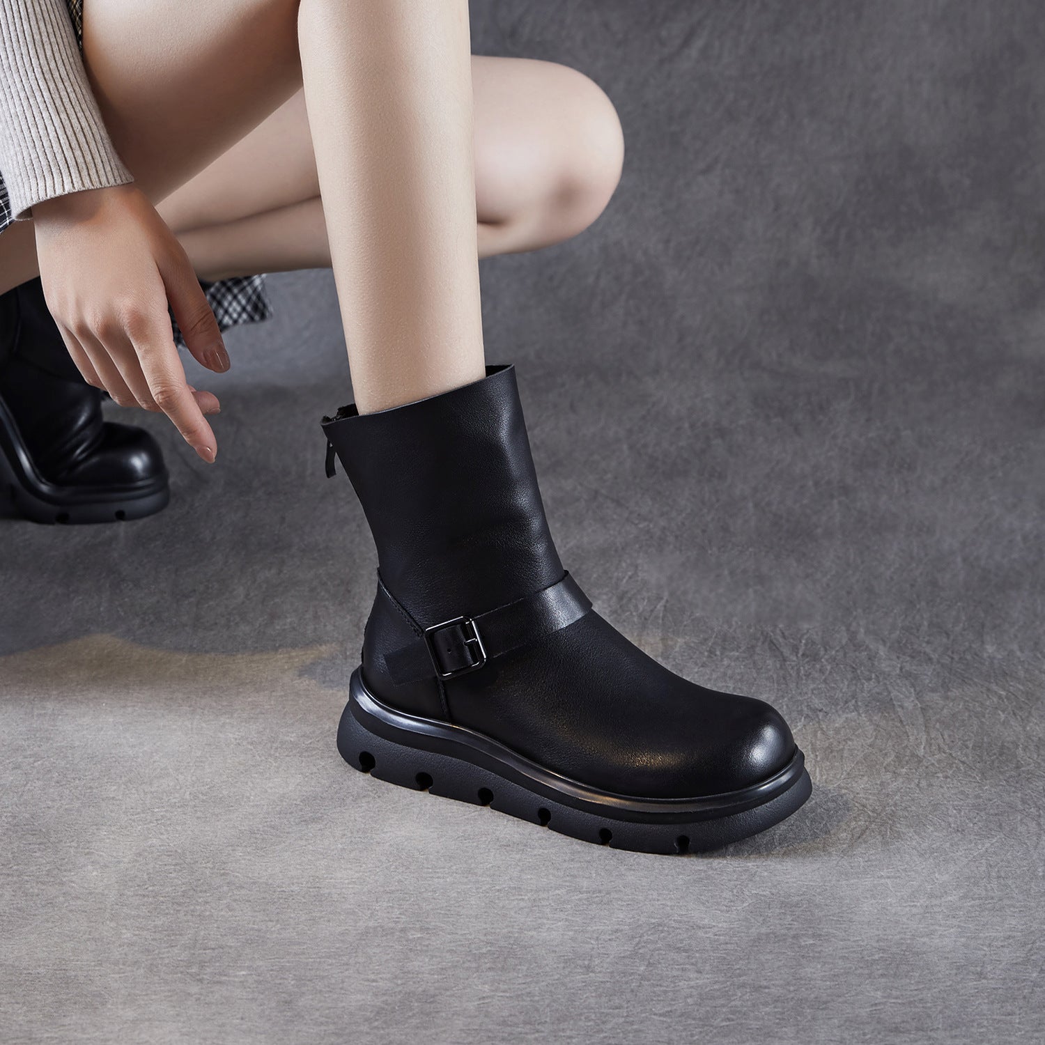 Women's Retro Leather Back Zipper Minimalist Boots-RAIIFY