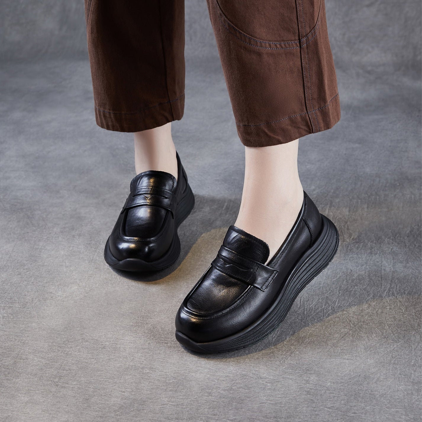 Women's Retro Plain Leather Classic Comfort Loafers-RAIIFY