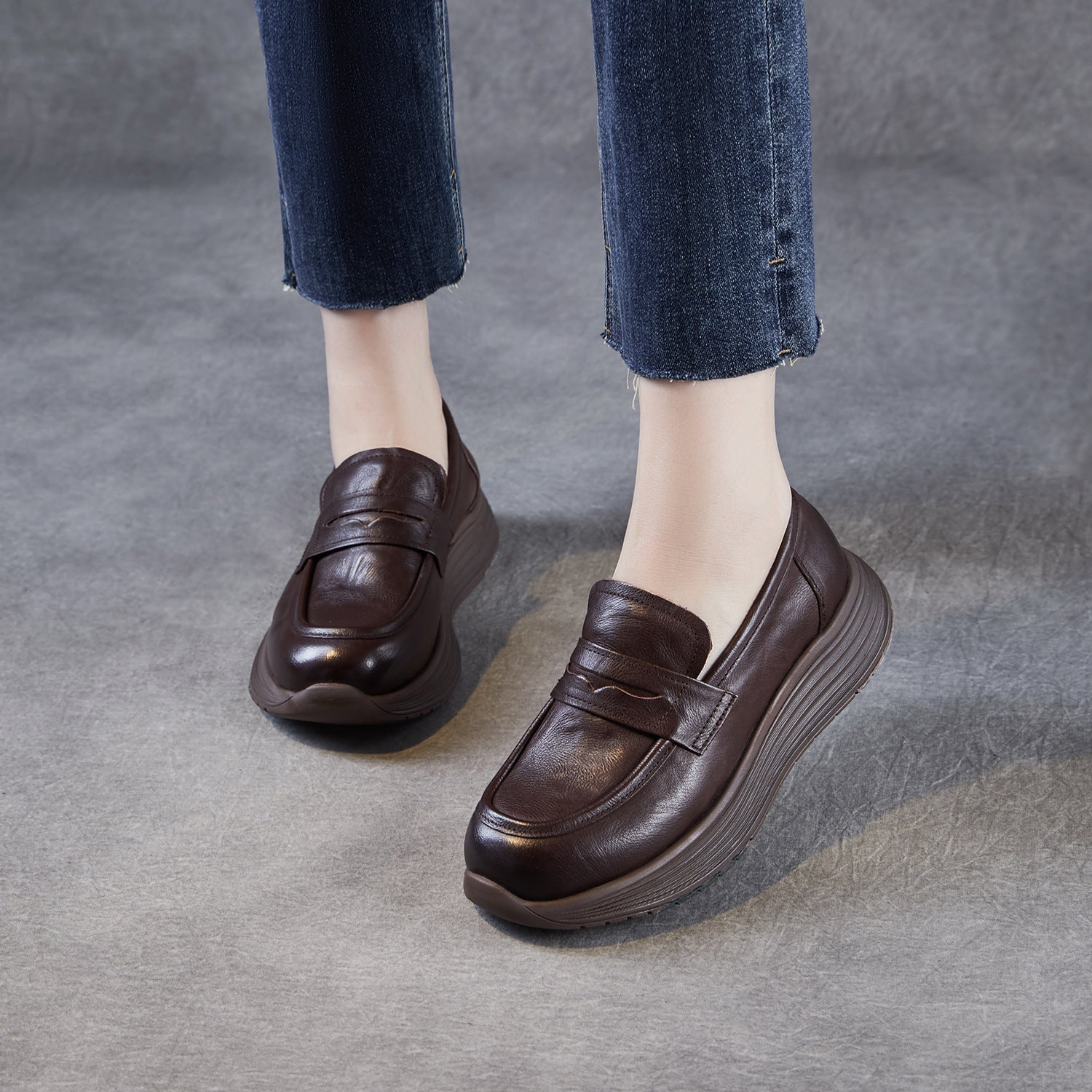 Women's Retro Plain Leather Classic Comfort Loafers-RAIIFY