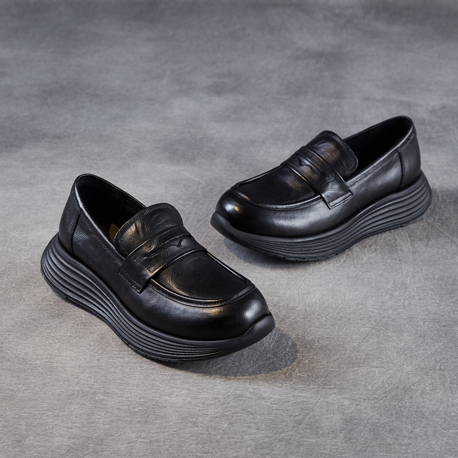 Women's Retro Plain Leather Classic Comfort Loafers-RAIIFY