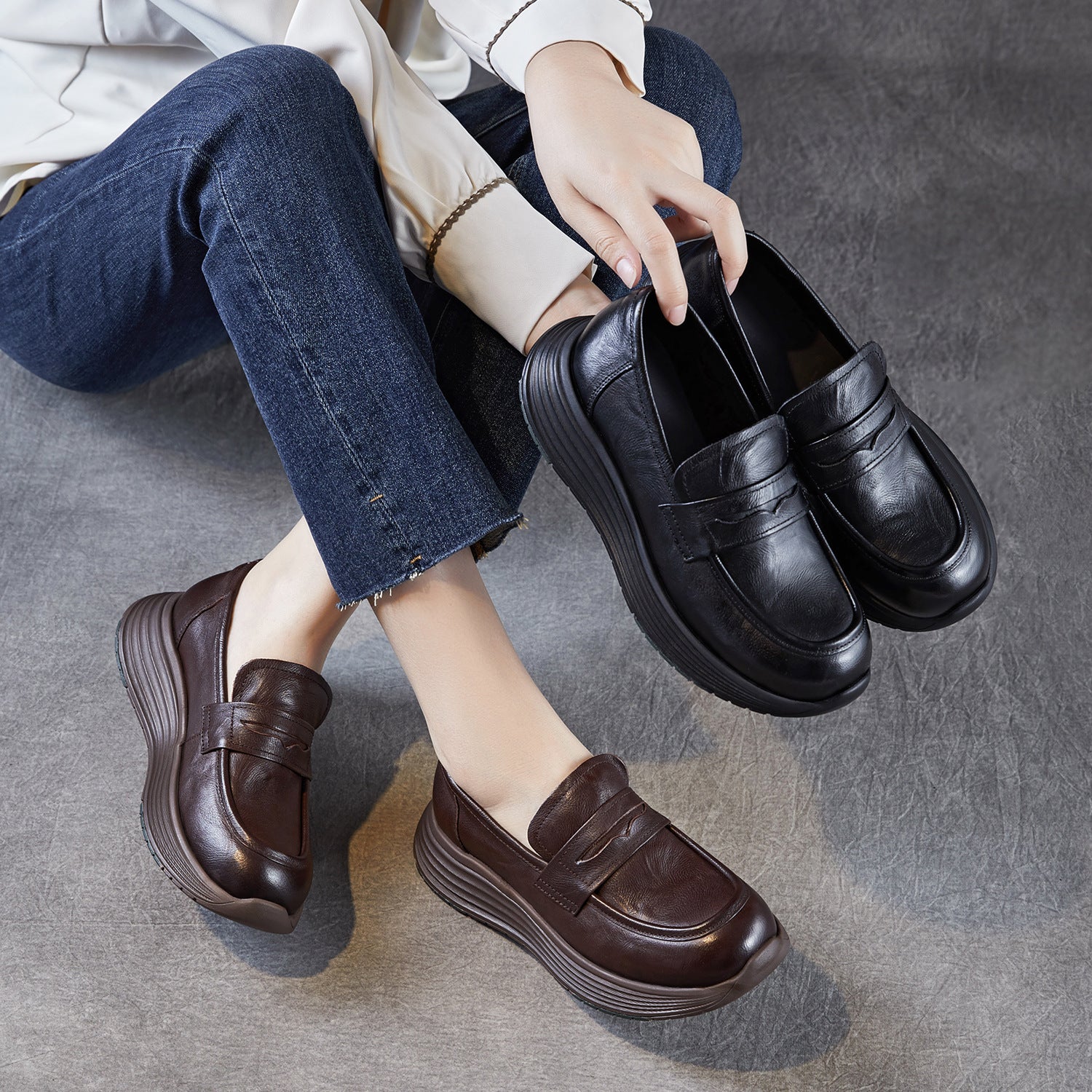 Women's Retro Plain Leather Classic Comfort Loafers-RAIIFY