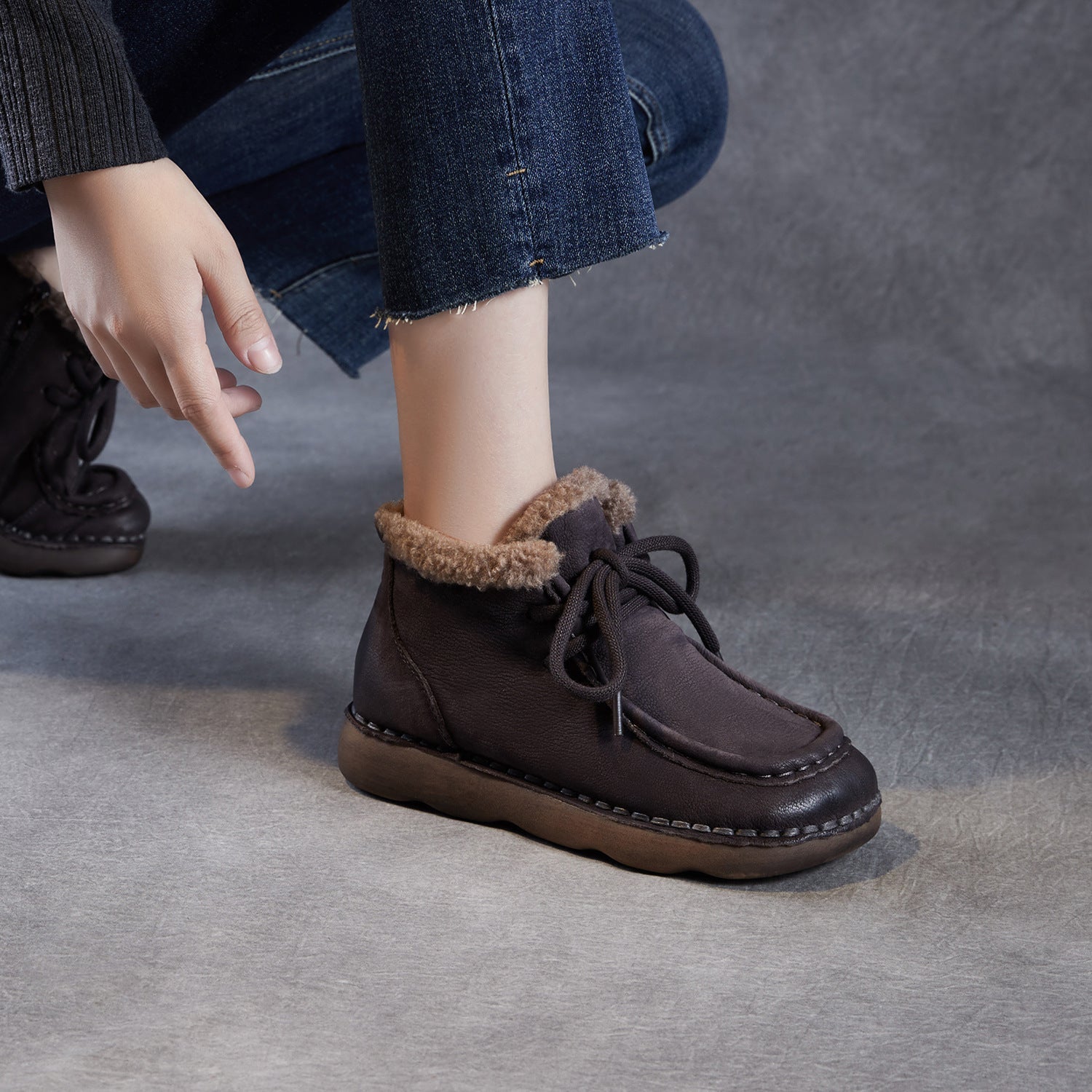 Botines retro de piel cálida y con pelo para mujer