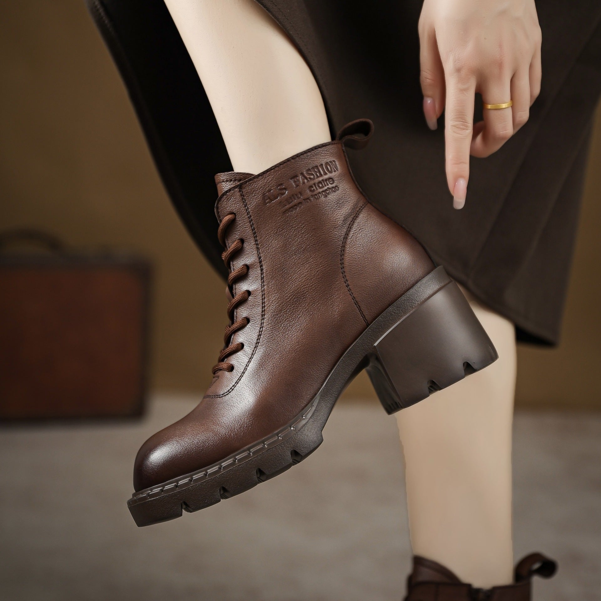 Women Retro Minimalist Leather Chunky Heel Boots-RAIIFY